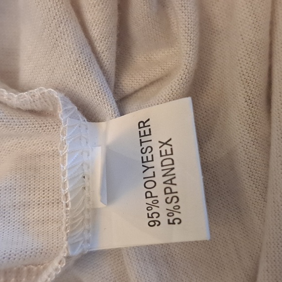 Women's size 4x long sleeve oatmeal color T-shirt with elastic cuffs. - Picture 7 of 7